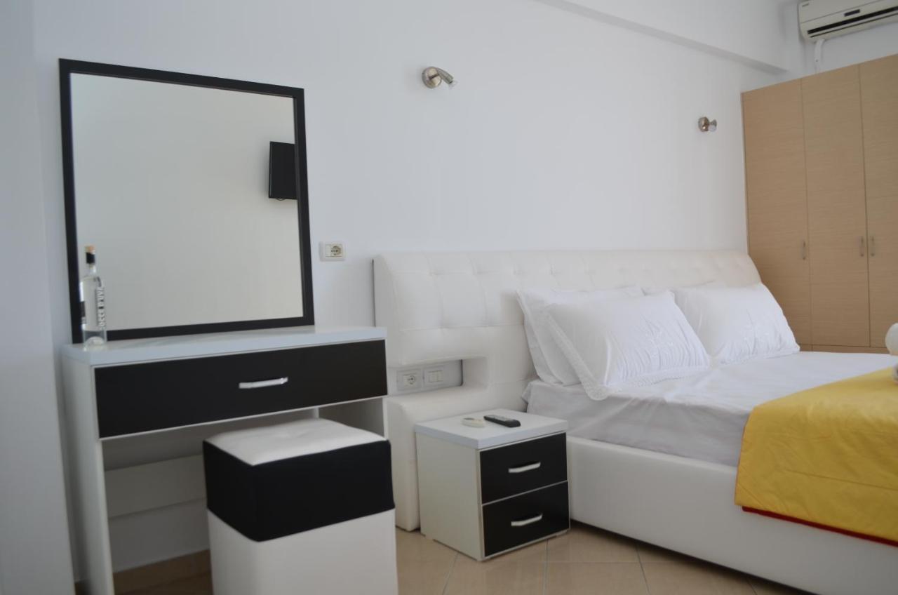 Noah Apartaments Sarandë Buitenkant foto