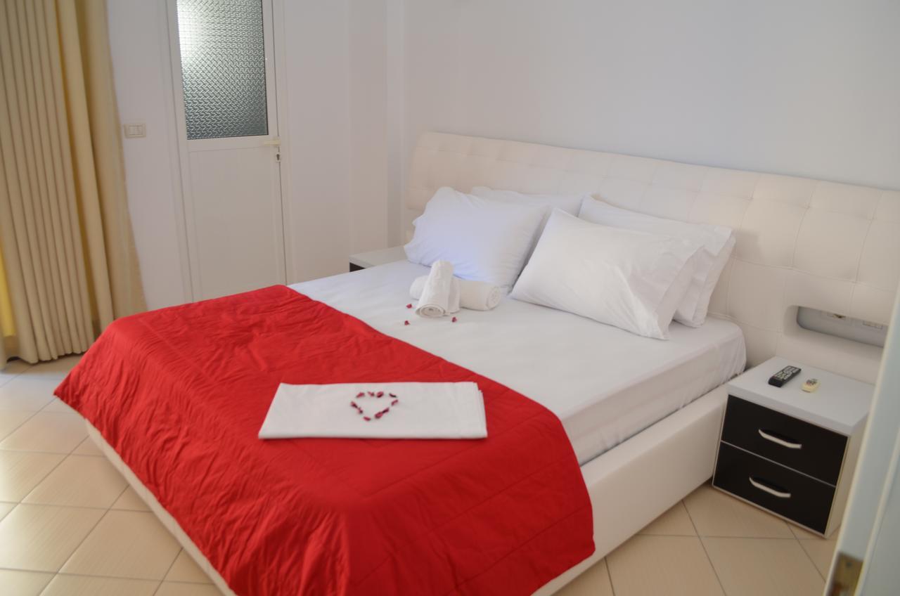 Noah Apartaments Sarandë Buitenkant foto
